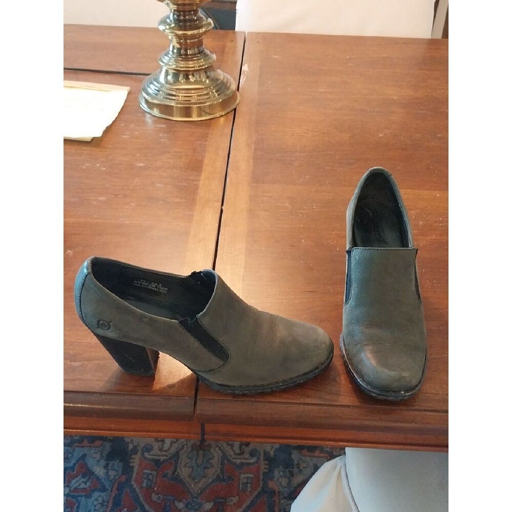 Born Women’s Slip-On Heeled Loafers in Dark Olive Green...Size 7.5